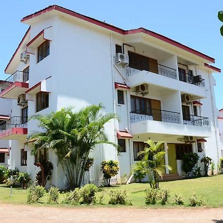 M N Resorts Baga Exterior foto